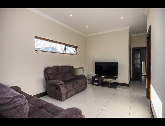 5 BEDROOM HOUSE TO LET IN PARKLANDS NORTH